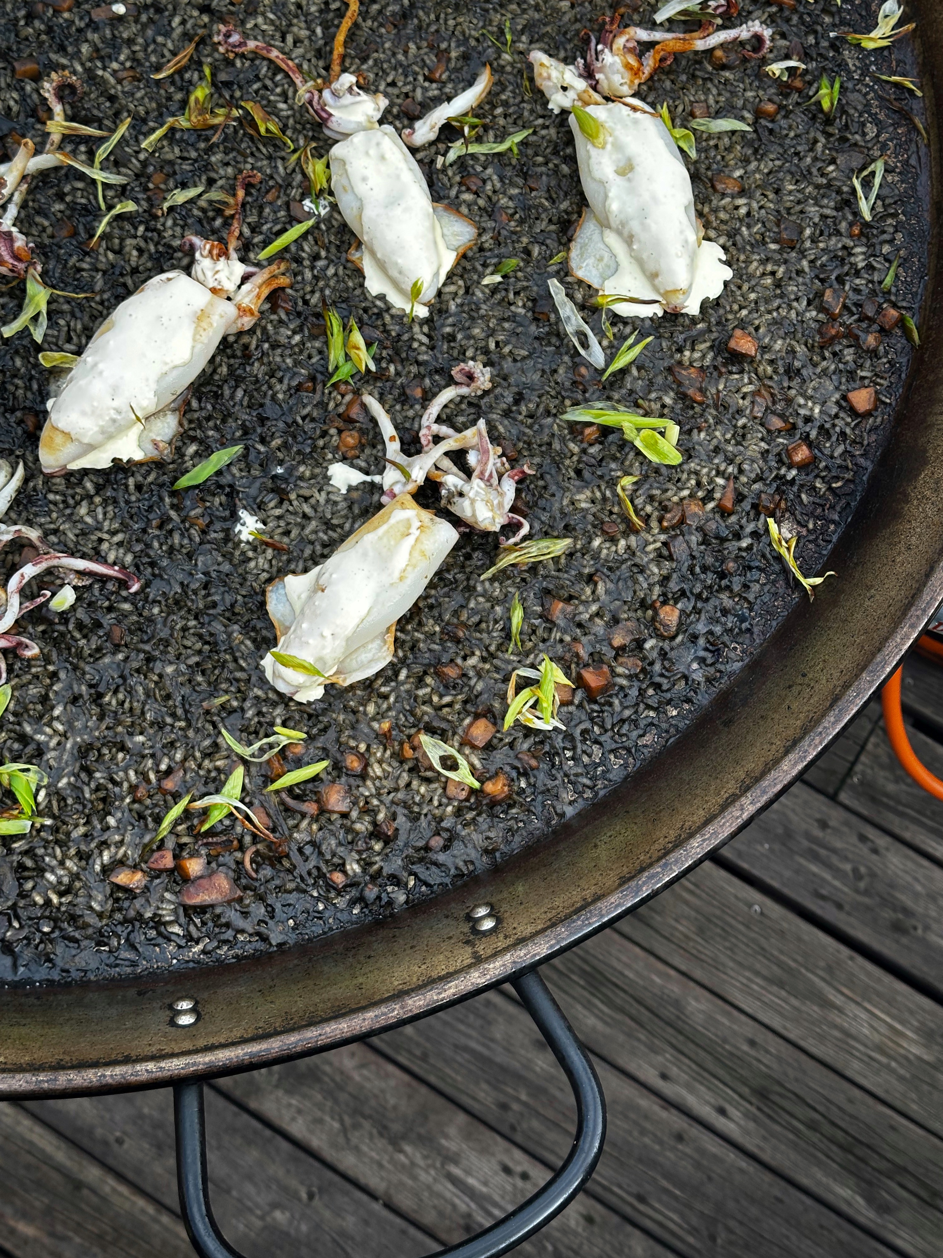 Arroz negro con chipirones
